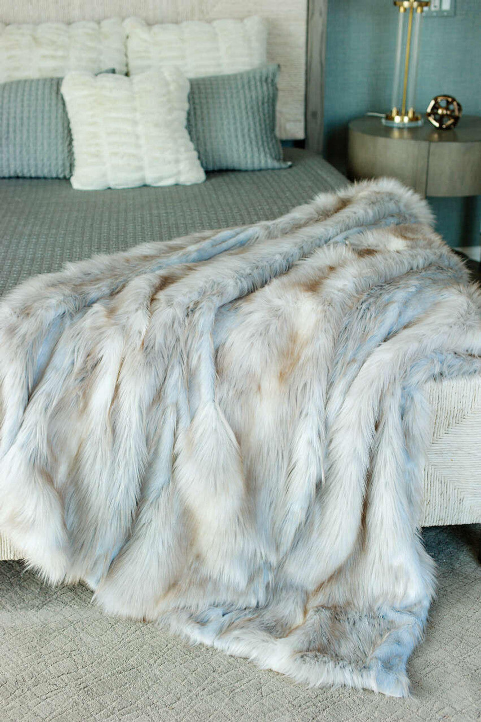 LE Siberian Fox Throw 60 x 72