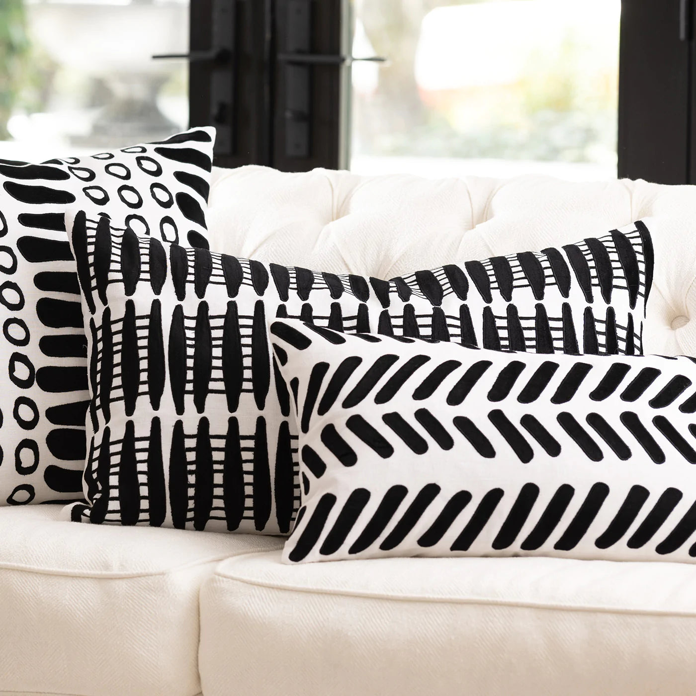 Ivy White Linen /Black Velvet Applique Pillow-Large Rectangle