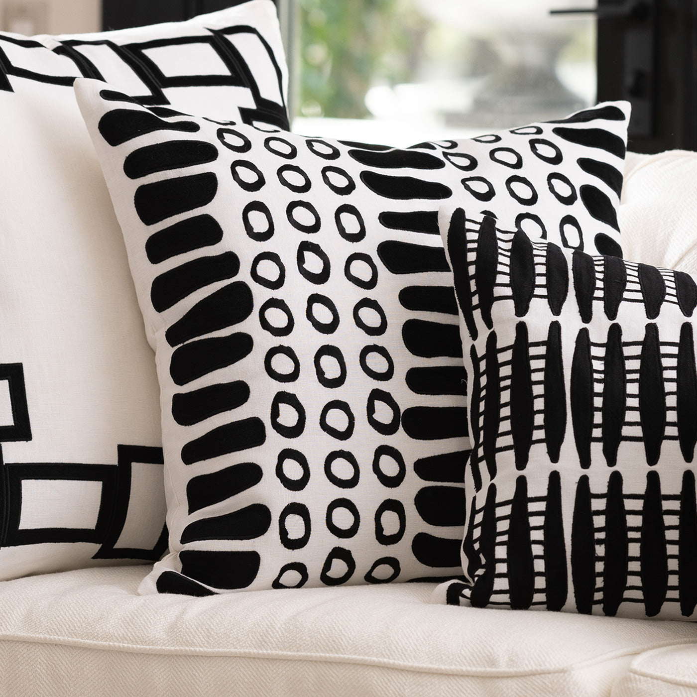 Peru White Linen /Black Velvet Applique Pillow-Small